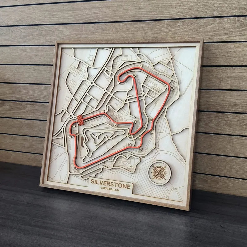 Sculpture Murale F1 – Circuits Iconiques Gravés sur Bois en 3D